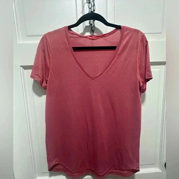 Lululemon pink and gold iridescent V Neck Short Sleeve Shirt Size Medium - Picture 2 of 4